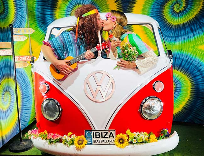 Photocall temático Flower Power Hippie en Ibiza